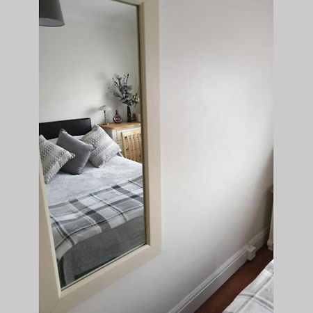 A Home Away From Home With A Big Welcome Erith Екстер'єр фото