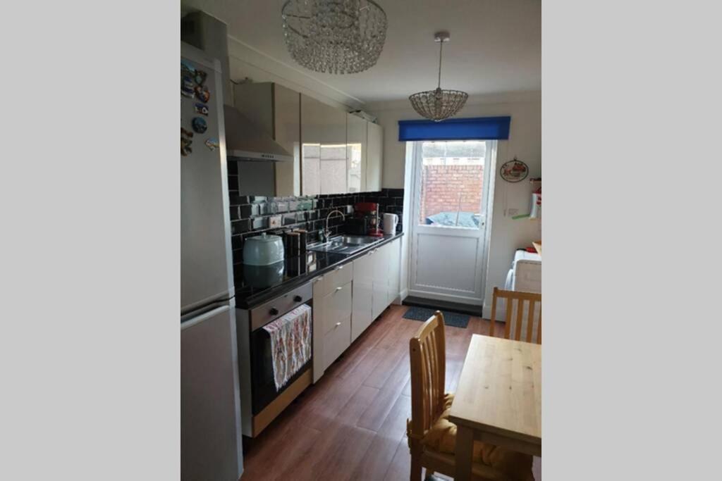 A Home Away From Home With A Big Welcome Erith Екстер'єр фото