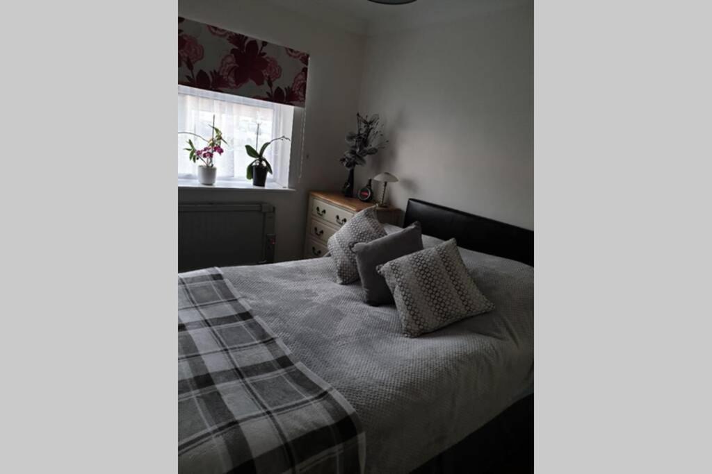 A Home Away From Home With A Big Welcome Erith Екстер'єр фото