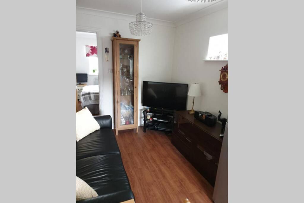 A Home Away From Home With A Big Welcome Erith Екстер'єр фото