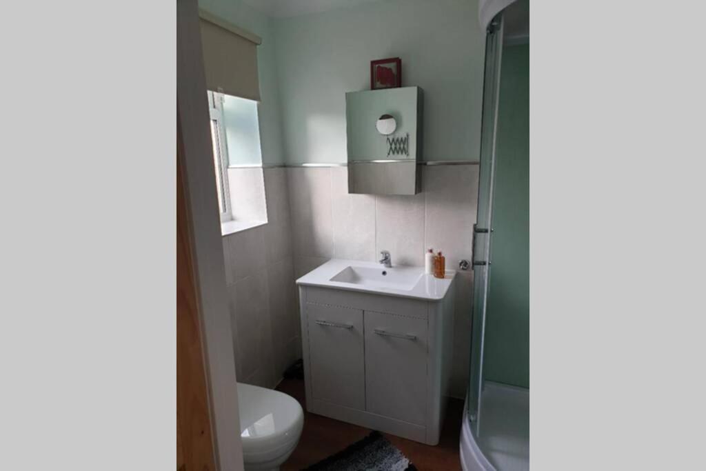 A Home Away From Home With A Big Welcome Erith Екстер'єр фото