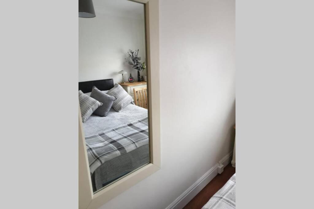 A Home Away From Home With A Big Welcome Erith Екстер'єр фото